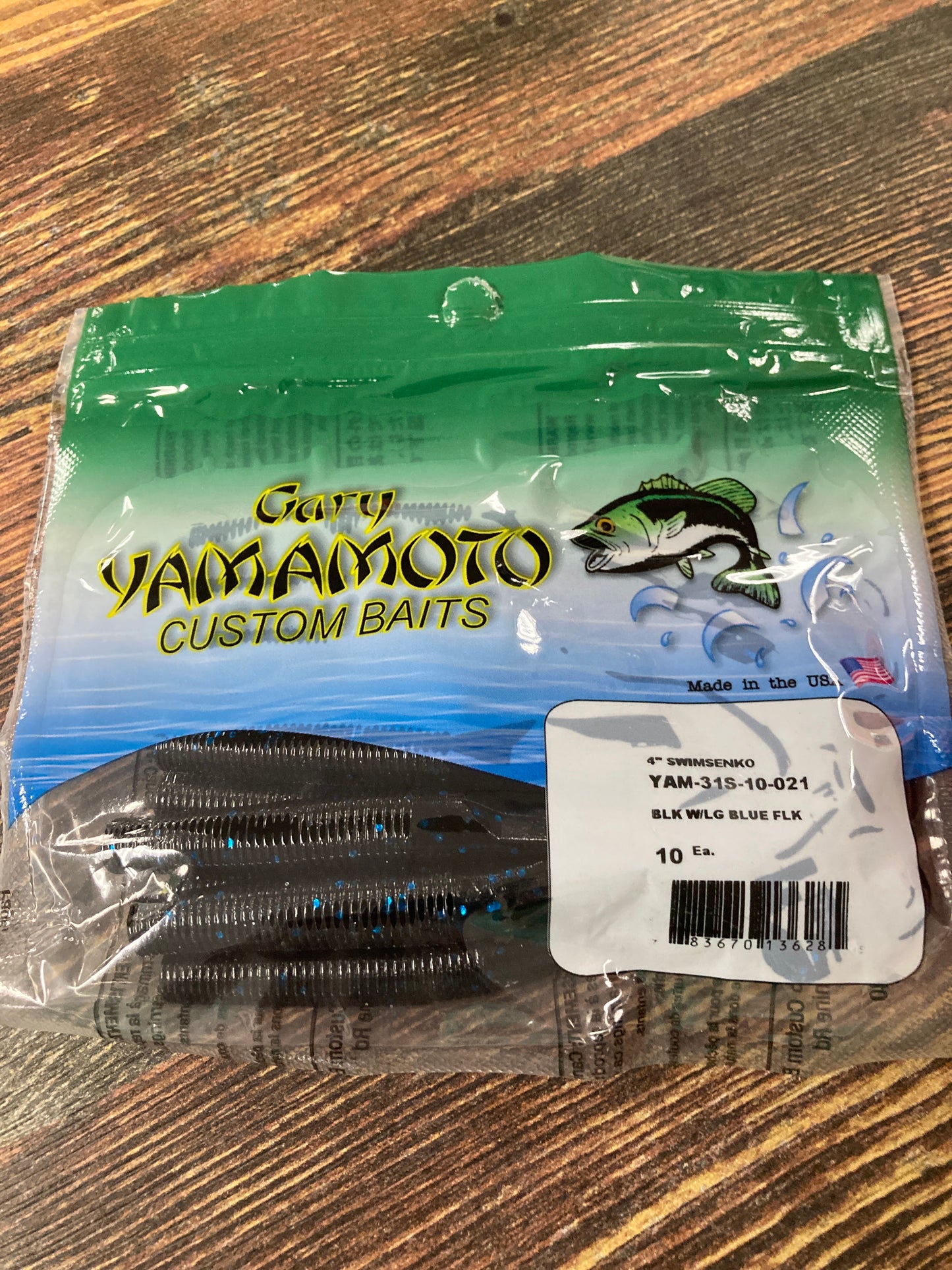 Yamamoto Swimsenko 4" Black w/Lg Blue Flk