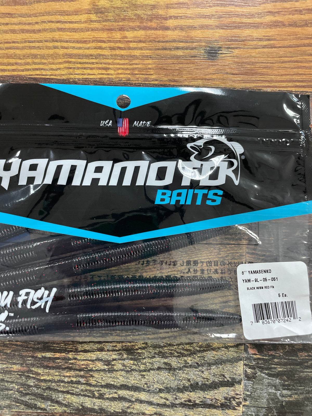 Yamamoto Senko 6' Black W/Small Red Flake