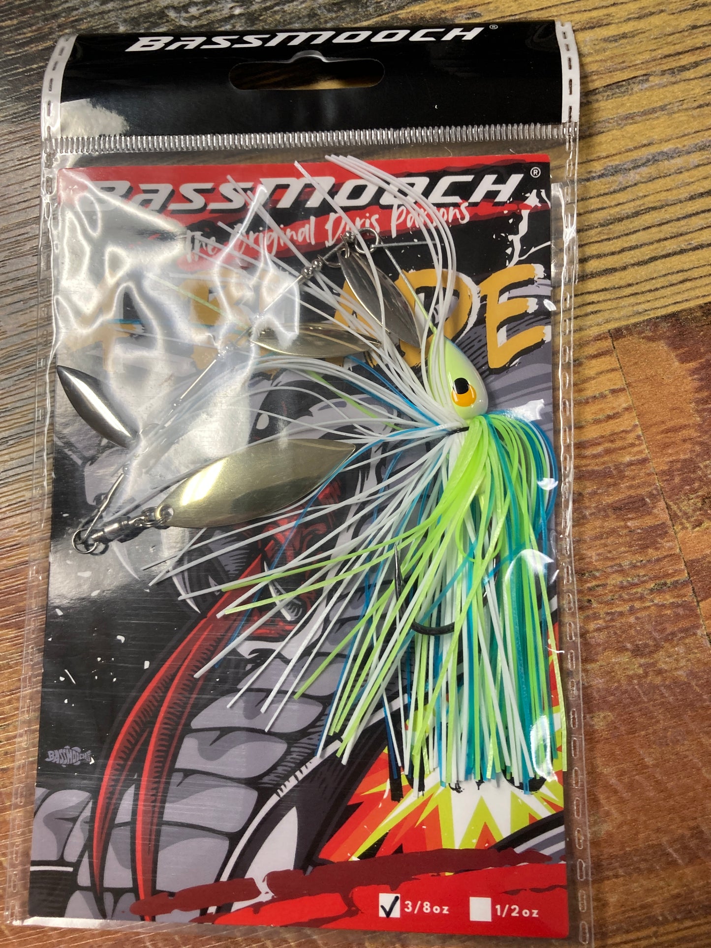 Bassmooch 3:8 oz MFO Spinnerbait Wht/Chrt/Blue