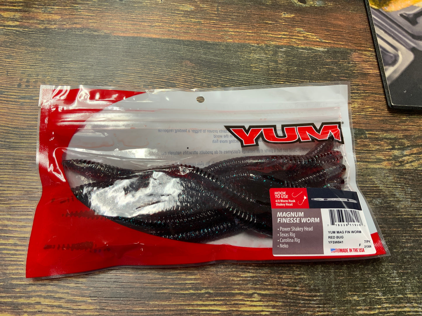 Yum 8 Mag Finesse Worm - Red Bug