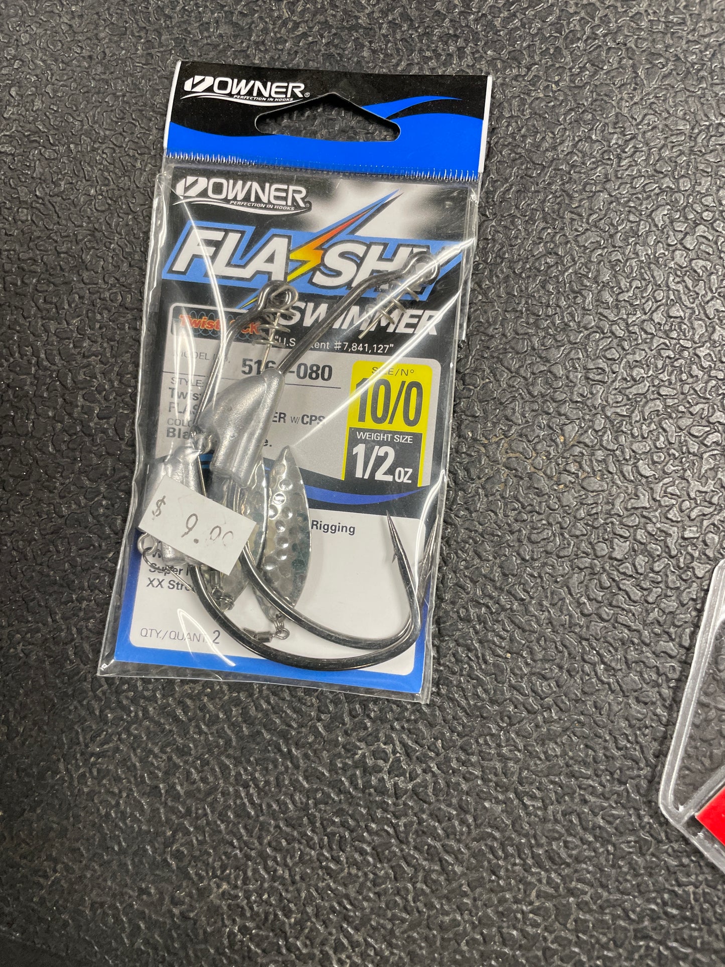 Owner Flashy Swimmer Twist Lock 1/2 oz. 10/0 Chrome Black