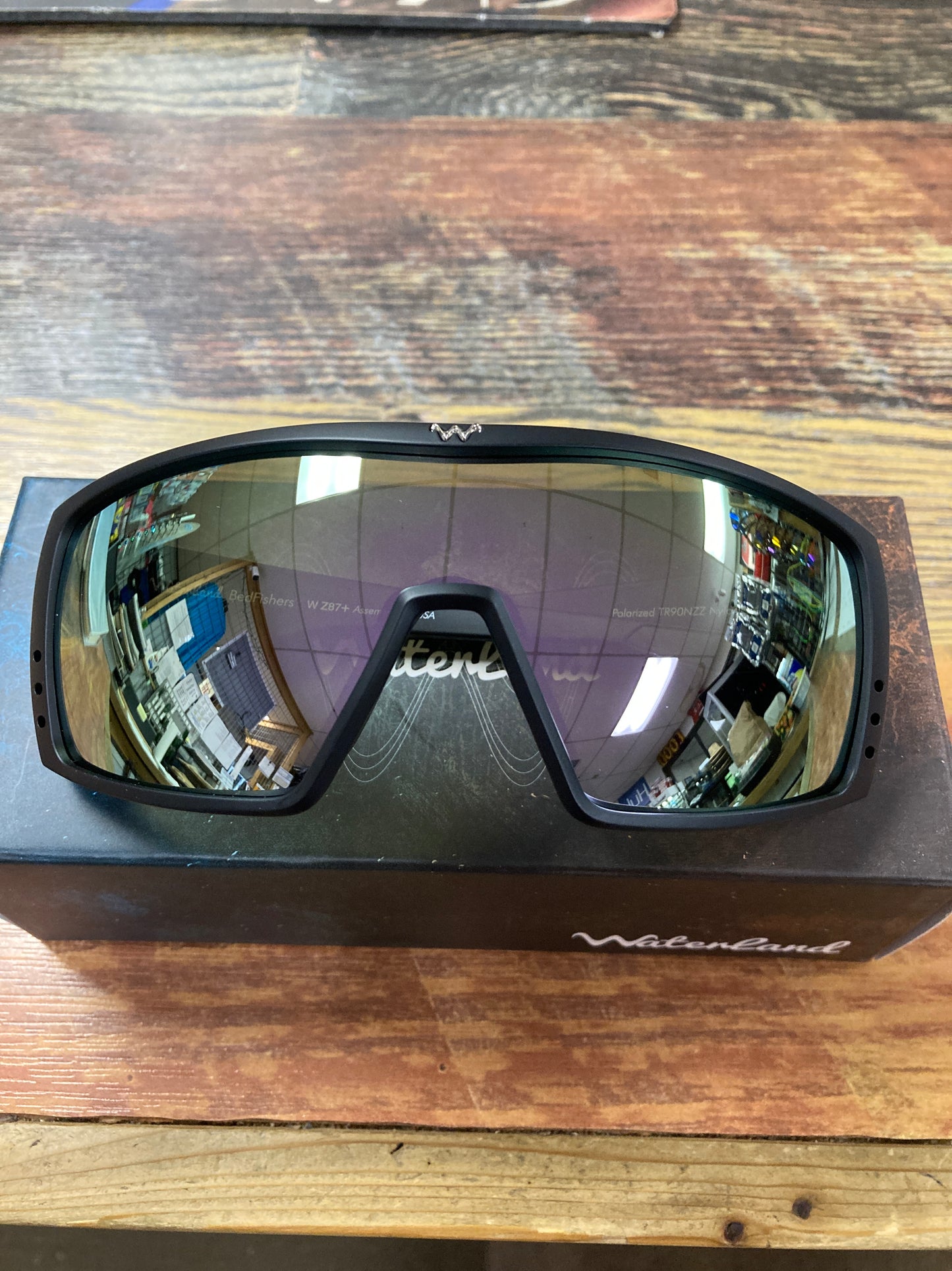 Waterland Bedfishers Black Rosewater HyperHue PC