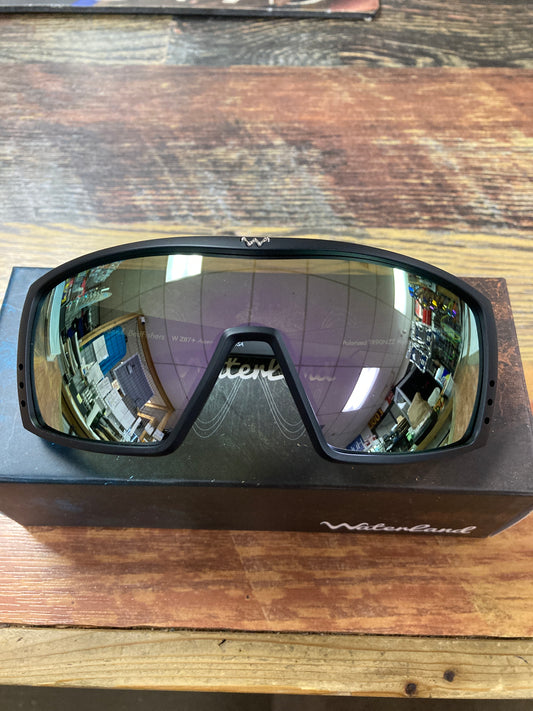 Waterland Bedfishers Black Rosewater HyperHue PC