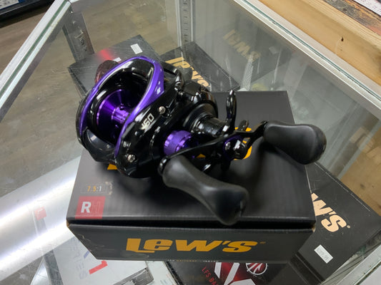 Lews ISO - ISO1SH - Baitcast 7:5:1 RH - Purple