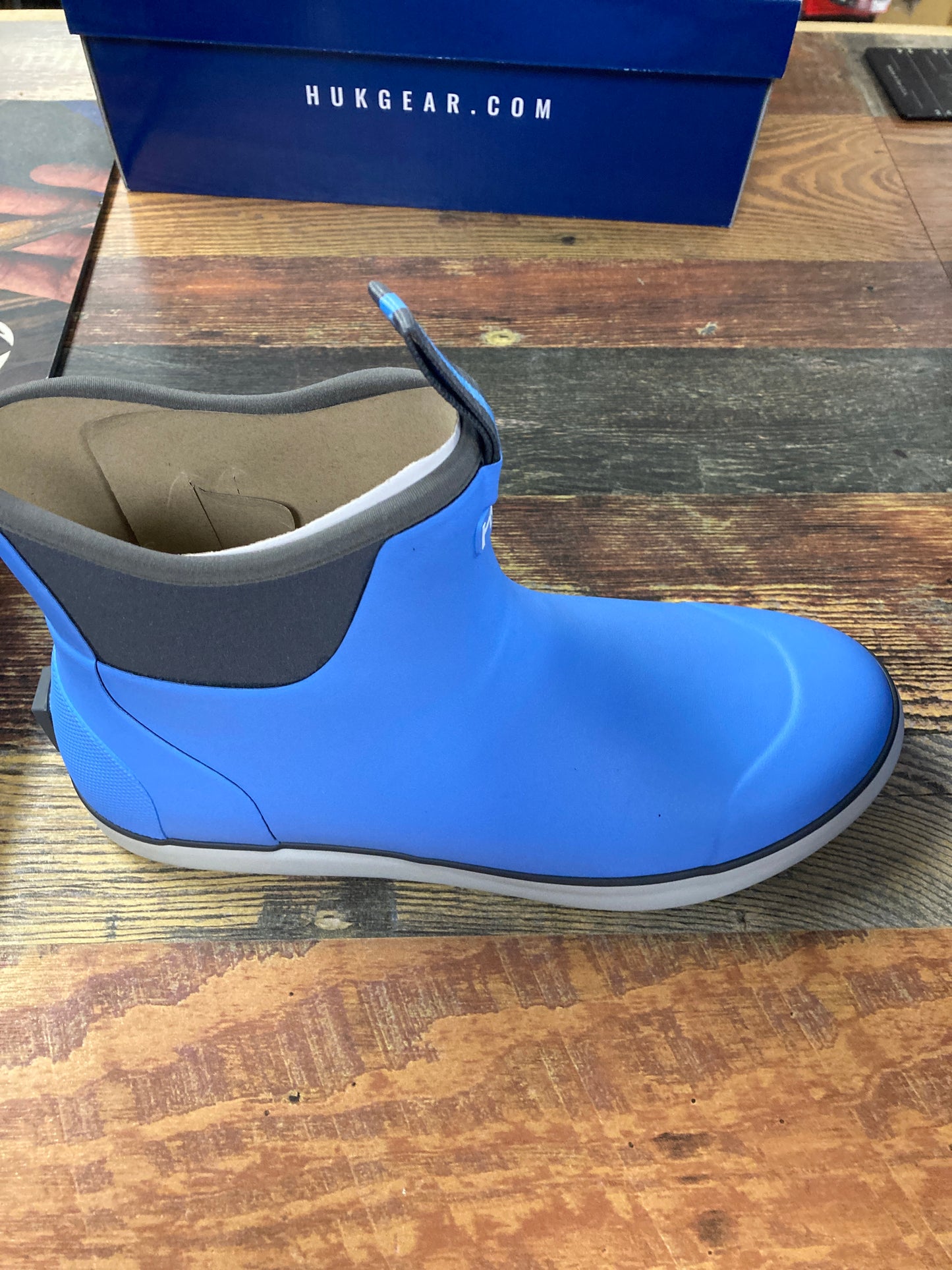 HUK Rouge Wave Boot Sz 9 Marolina Blue
