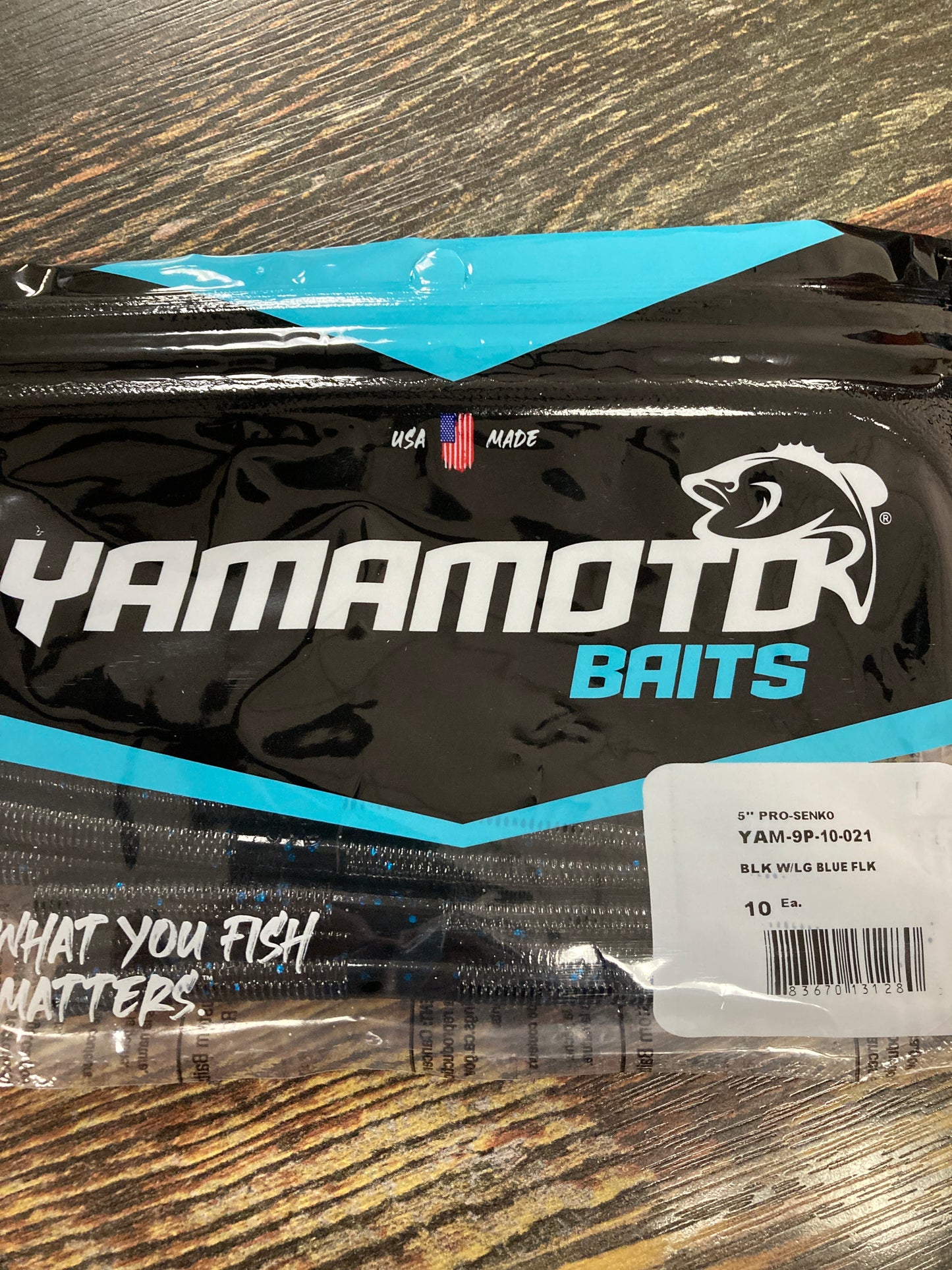 Yamamoto 5” Pro Senko Black W/ Lg Blue Flk