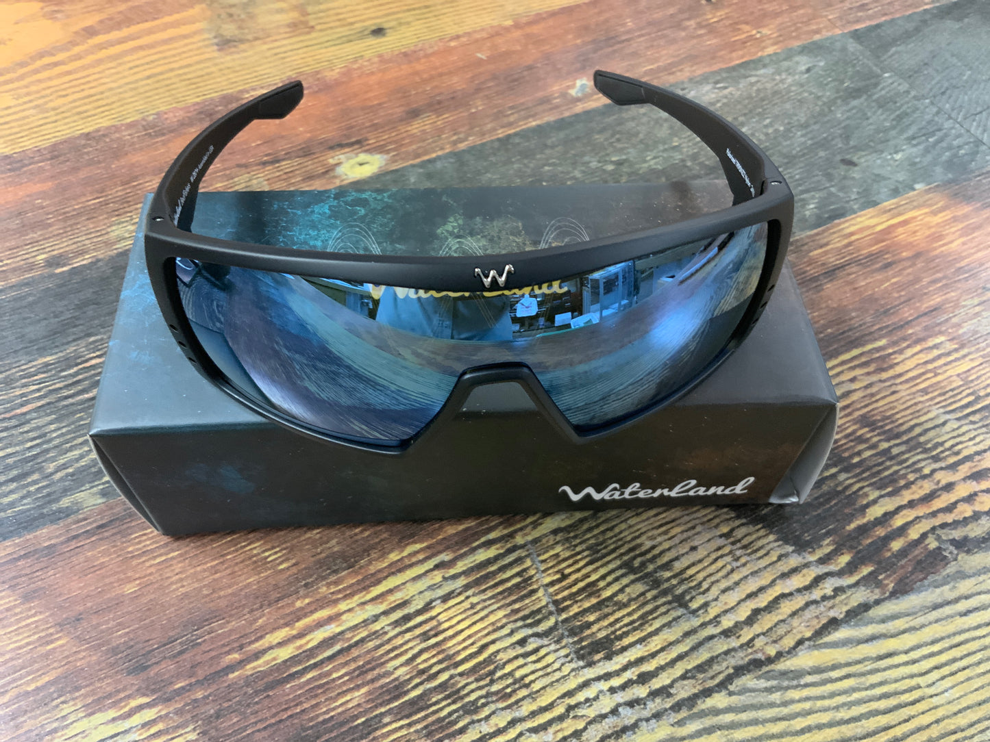 Waterland Bedfisher Black-Blue HyperHue - PC