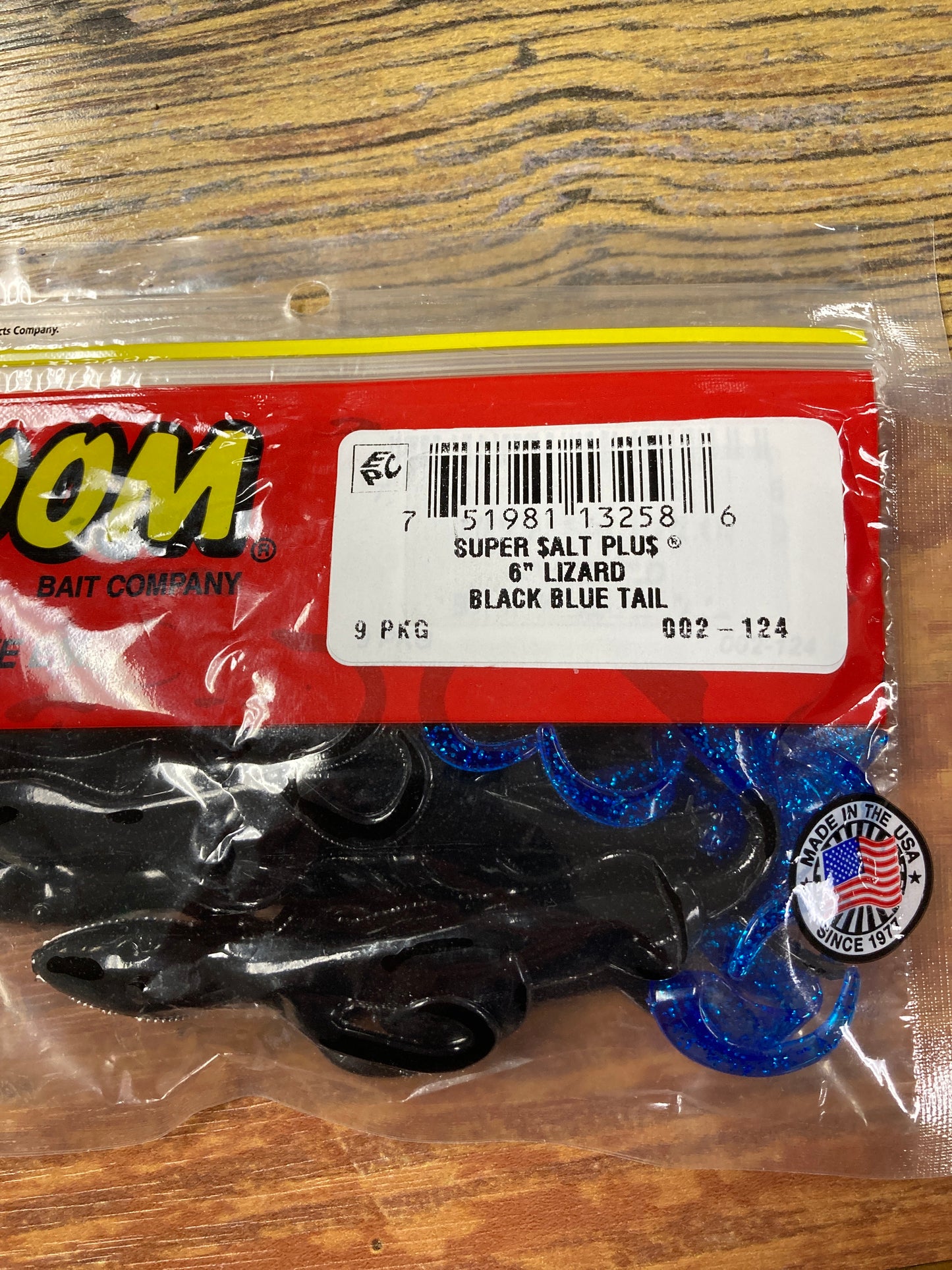Zoom Lizard 6" Black Blue Tail